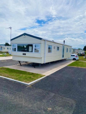 Static Caravan, Holly Grove, Lyons Robin Hood